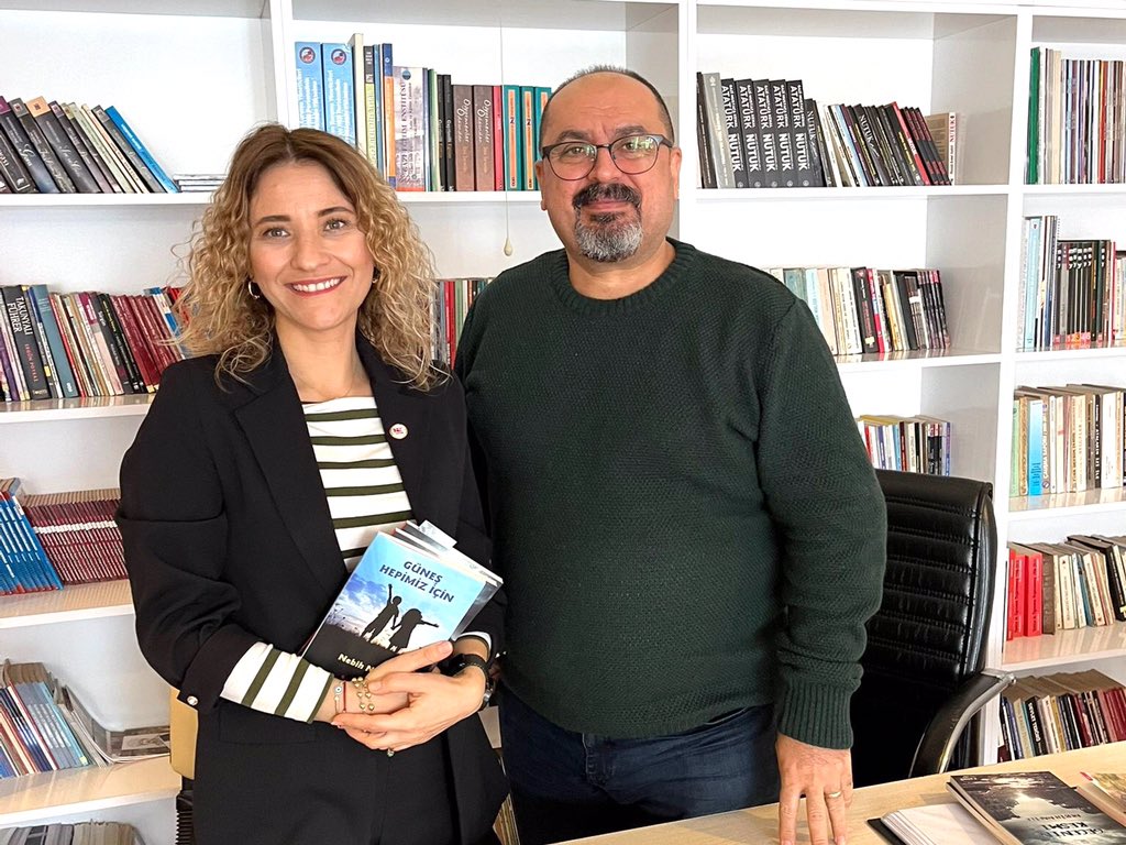 NEBİH NAFİLE ANKARA SÖYLEŞİSİ DUYGULU GEÇTİ
<a href="/NebihNafile/">Nebih Nafile</a> 

Haberin Linki⬇️
mesalegazetesi.com/nebih-nafile-a…