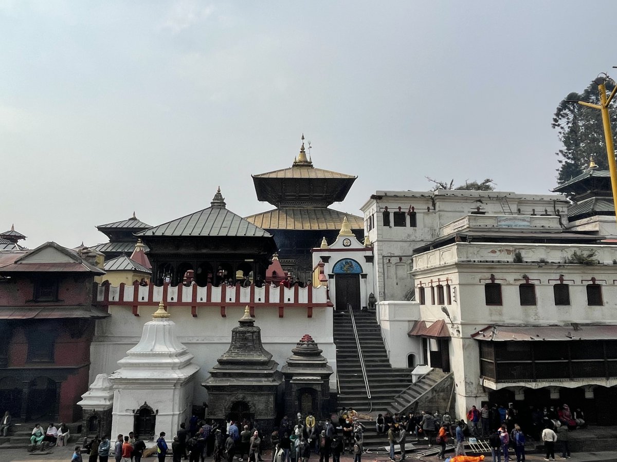 Pashupatinath Temple in #Kathmandu, #Nepal is full of history, culture and traditions. Read more about it here: livingtheqlife.com/2024/01/19/pas… #travel #explore #history #culture