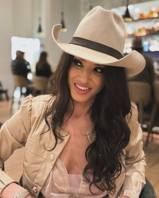 I feel so #american with this on 😜  #howdy #cowboystyle #cowgirlstyle #cowgirlinla #xbizawards #hotelbar<a href="/tag/american"class="tags">#american</a><a href="/tag/howdy"class="tags">#howdy</a><a href="/tag/cowboystyle"class="tags">#cowboystyle</a><a href="/tag/cowgirl"class="tags"><span>#cowgirl</span></a><a href="/tag/xbizawards"class="tags"><span>#xbizawards</span></a><a href="/tag/saddleup"class="tags"><span>#saddleup</span></a><a href="/tag/cowgirlstyle"class="tags"><span>#cowgirlstyle</span></a><a href="/tag/angeldark"class="tags"><span>#angeldark</span></a>