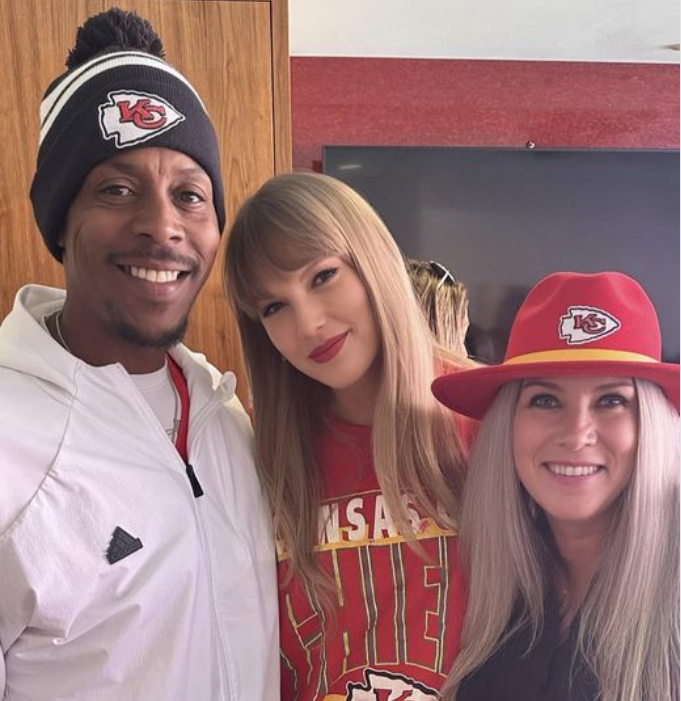 MetsStitches's tweet image. Taylor Swift on meeting Pat Mahomes: 

"Unbelievable. Mahomes made 39 relief appearances in 1999 for the Mets and posted an 8-0 record with a 3.68 ERA and helped the Mets win the NL Wild Card. He even drove in the winning run and got the win in Chicago that year."