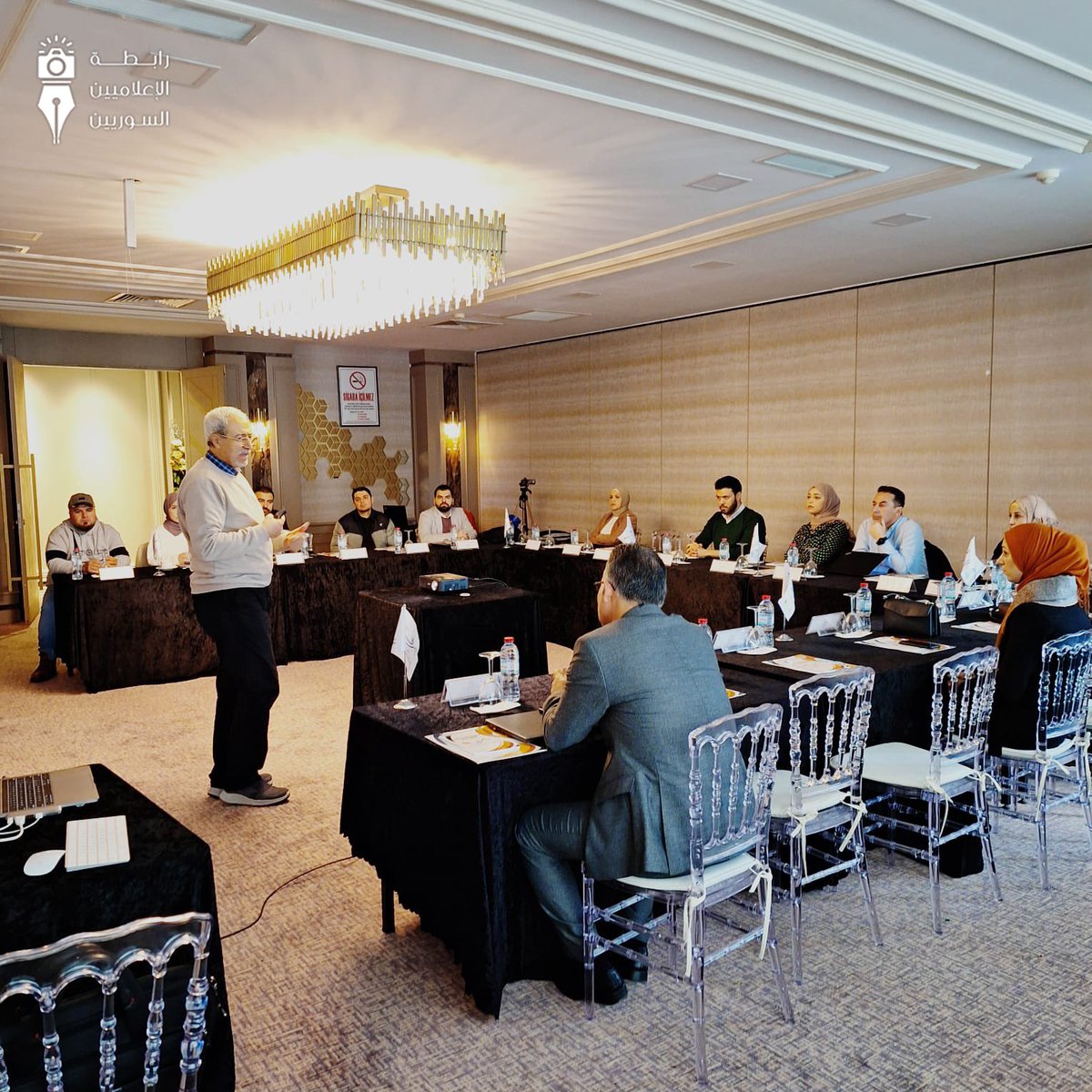 مشاركة #رابطة_الإعلاميين_السوريين باليوم الأول من فعاليات الورشة التدريبية التي يقيمها ميثاق شرف للإعلاميين السوريين في #غازي_عنتاب تحت عنوان: "مصادر المعلومات في العصر الرقمي وكيفية الاستفادة من الوثائق والبيانات".