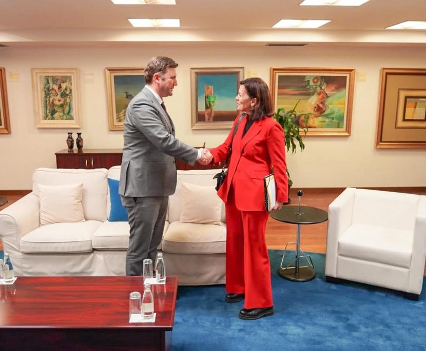 Bujar_O's tweet photo. Good mtg w/ newly appointed @eu_near Director for #WB @VSuperti
On the agenda:
📌 Ongoing 🇪🇺 accession negotiations 🔗 the constitutional amendments as a key step towards accelerating 🇲🇰's #EU integration
📌Growth Plan is complementing our #MoreIntegrationBeforeMembership https://t.co/EJ2bcWYRXj