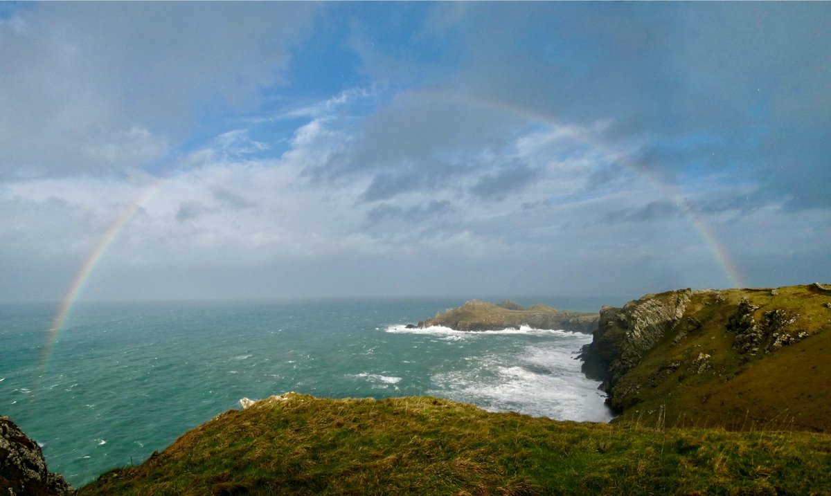 CliffsideKatie's tweet photo. The greater the storm the brighter the rainbow. Corker this afternoon over The Rumps 🌈🍯 #rainbow https://t.co/plR5ELr1Tr
