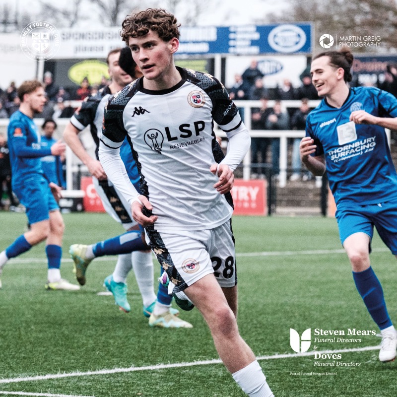 bromleyfc's tweet photo. 𝗕𝗲𝗻 𝘀𝗲𝗰𝘂𝗿𝗲𝘀 𝗣𝗿𝗲𝗺𝗶𝗲𝗿 𝗟𝗲𝗮𝗴𝘂𝗲 𝗺𝗼𝘃𝗲 ✍️

Bromley FC can confirm that Academy graduate Ben Krauhaus has joined Brentford for a club record undisclosed fee.

The 20-year-old will spend the remainder of the season on loan at Hayes Lane 🙌

#WeAreBromley