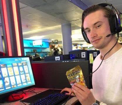 Look like a fuckin dork.