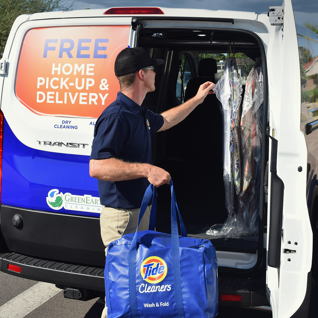 TideCleanersAZ's tweet photo. Who wants to go outside and run errands in the rain? Instead, enjoy the ultimate convenience of FREE home pick-up and delivery for all of your cleaning needs. Sit back, relax, and let us take care of your laundry hassle.  Sign up today at https://t.co/K6P1kf1XFn. https://t.co/TQZyDVsluE