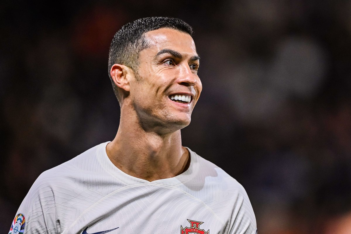 ActuFoot_'s tweet photo. Cristiano Ronaldo 🇵🇹 :

« Marquer 1000 buts ? Je préfère à 1000% remporter l’Euro à nouveau. » 🐐💪

🎙️ @Record_Portugal https://t.co/chw6VxkTtE