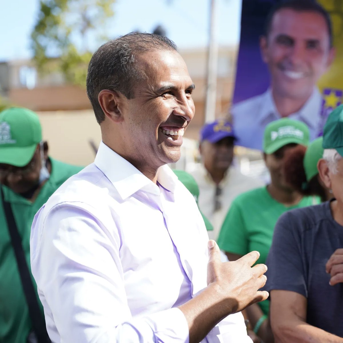 Cada paso que damos, reafirma el compromiso conjunto por la transformación de nuestra ciudad. 💜

Junto a ti, lograremos que cada familia, sienta seguridad de salir a las calles, que la lluvia no sea un impedimento para el goce de su día a día y que la higiene de nuestras calles,