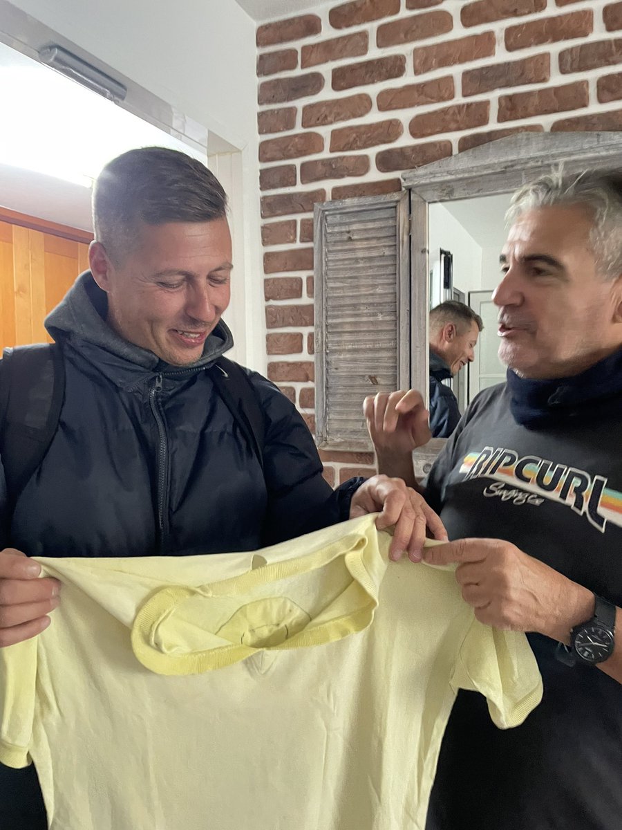ChemyDiaz81's tweet photo. #Felicidad = #MiCara 🥰
Cuando pienso que la última camiseta que entra es lo máximo para mi , llega otra y la supera 🤯 Cosa seria esta 🙏💛💙 Y mi lema seguirá siendo #LoMejorEstáPorLlegar 🫶 https://t.co/B18ISZJ2A9