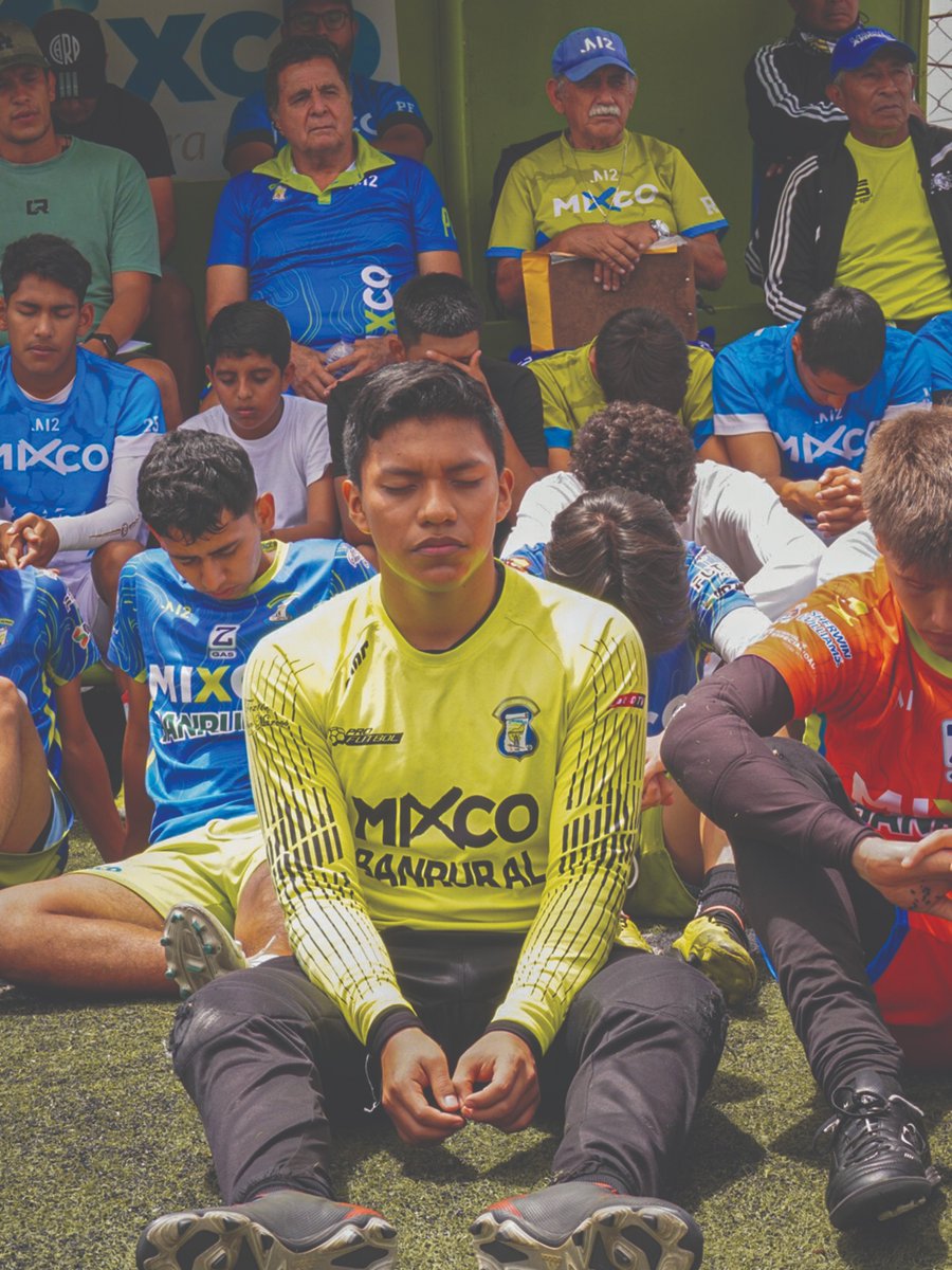 TheFCATeam's tweet photo. Sharing Jesus through a time of inspiration and perspiration through FCA camp flicks 📸. 🤝 #FCATeam #camps https://t.co/s9ihRw1kPZ