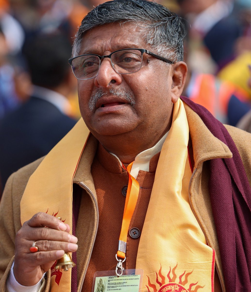 manakgupta's tweet photo. इन आंसुओं की गहराई समझना आसान है. रवि शंकर प्रसाद जी ने राम लला विराजमान की तरफ़ से बरसों-बरस HC में जिरह की, हज़ारों घंटों की तैयारी की और हर सुनवाई में राम लला का पक्ष ज़ोरदार तरीक़े से रखा. हाई कोर्ट में केस की बुनियाद रखी जिसके आधार पर SC में भी राम लला को जीत मिली. सामने बड़े-बड़े धुरंधर वकील आये लेकिन कदम डिगे नहीं 💪 

रवि शंकर प्रसाद BJP नेता के तौर पर आंदोलन से भी जुड़े रहे और आडवाणी जी की रथ यात्रा में भी अहम योगदान दिया

आख़िरकार आपकी मेहनत रंग लाई  @rsprasad जी. आपको भी बधाई 🙏