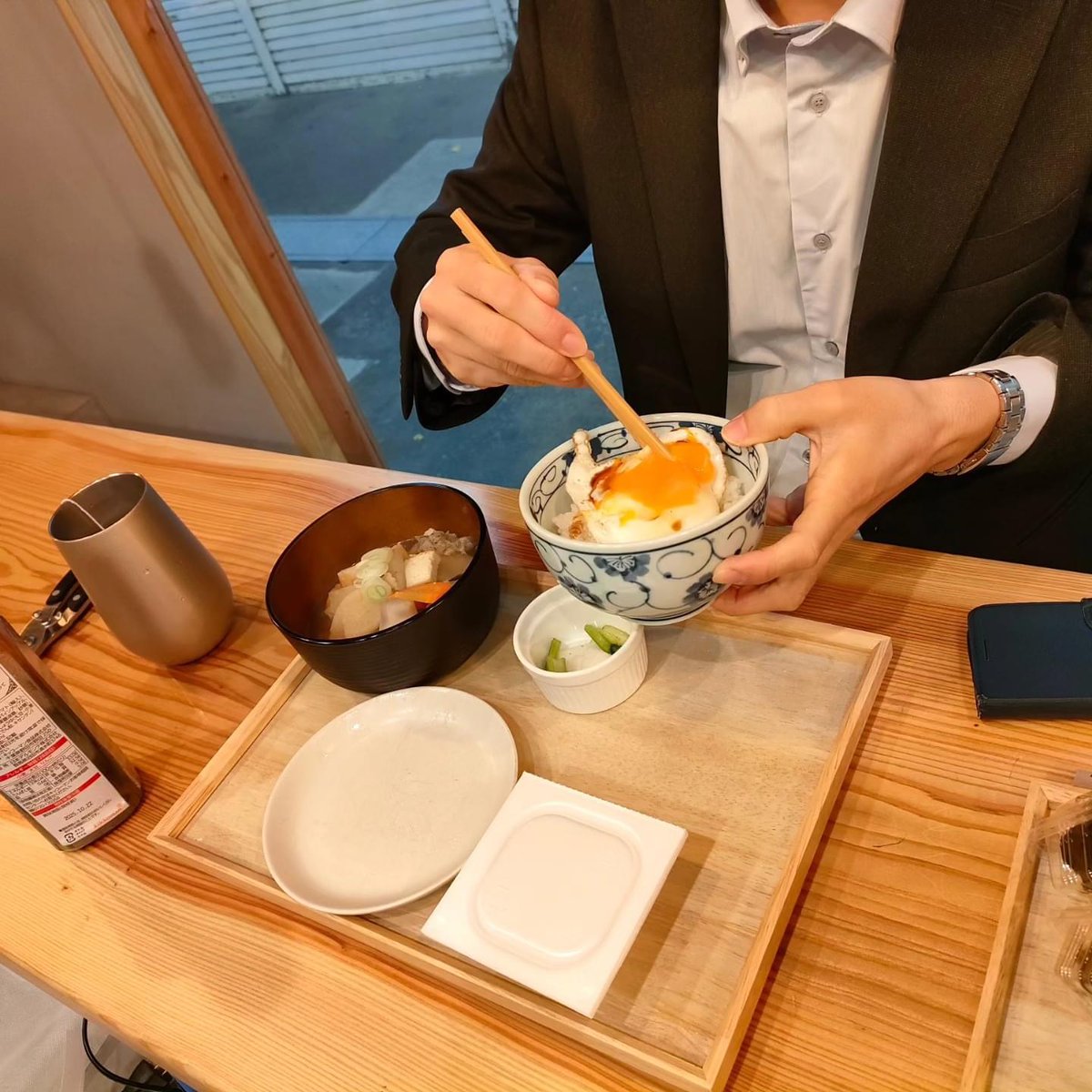 somarugoi's tweet photo. 火曜日の朝7-9時のモーニングタイムは五井朝市🍙
毎週きまぐれでいつもと違う具のおにぎりも用意しています😌

出勤前、通学前におにぎりをぜひお召し上がりください。
テイクアウトももちろんできますので、お昼ごはんにもどうぞ🙌

#SOMARU #日常に彩りを https://t.co/KYdb9uWtBy