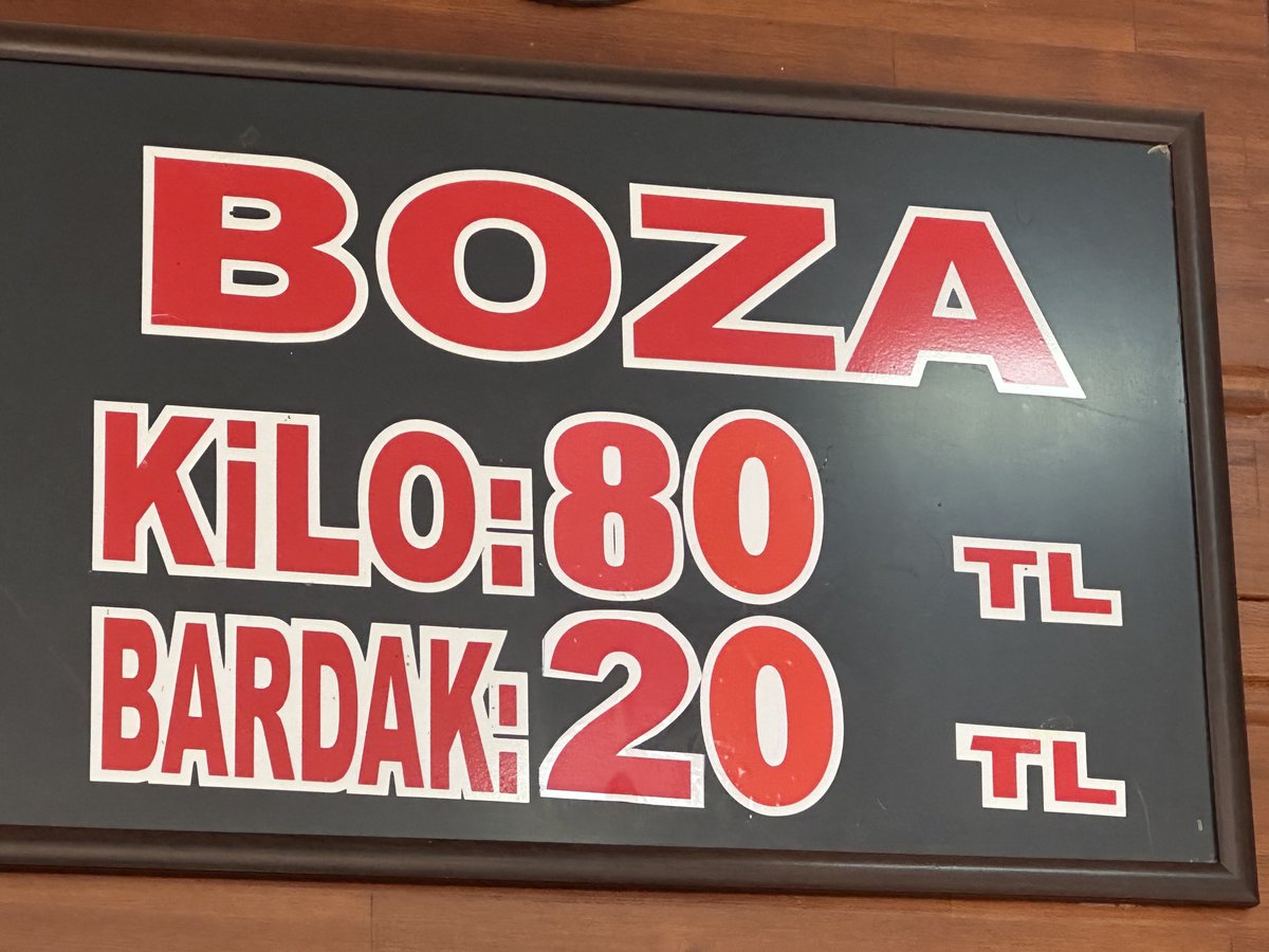 Eskişehir Karakedi boza. Nefis bir tadı var. İstanbuldaki muadillerine 40-50 lira veriyoruz. Burada bardağı sadece 20 lira ve pek çok namlı bozacıdan daha leziz