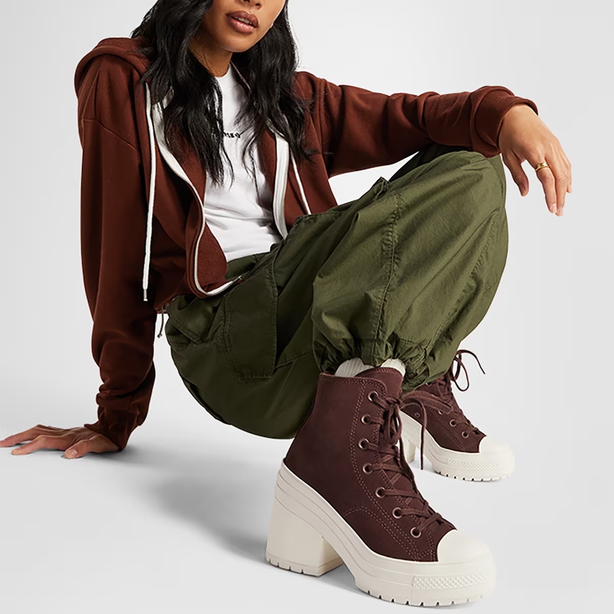 Subirte a unos tacones sin bajarte de tus principios. Smart casual by Converse

👟 Converse Chuck 70 De Luxe Heel X-HI Warm Winter Essentials

#Converse #Chuck70 #sneakers