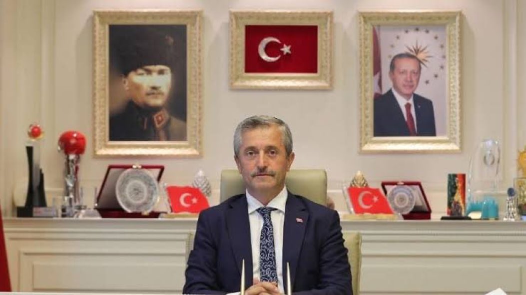 Cumhurbaşkanımız Sayın <a href="/RTErdogan/">Recep Tayyip Erdoğan</a> 'ın tensipleriyle, AK Parti Şahinbey Belediye Başkan Adayı olarak tekrar aday gösterilen Sn. <a href="/mtahmazoglu/">Mehmet Tahmazoğlu 🇹🇷</a> başkanımızı tebrik ediyorum.

Gazi şehrimize hayırlı olmasını diliyorum.