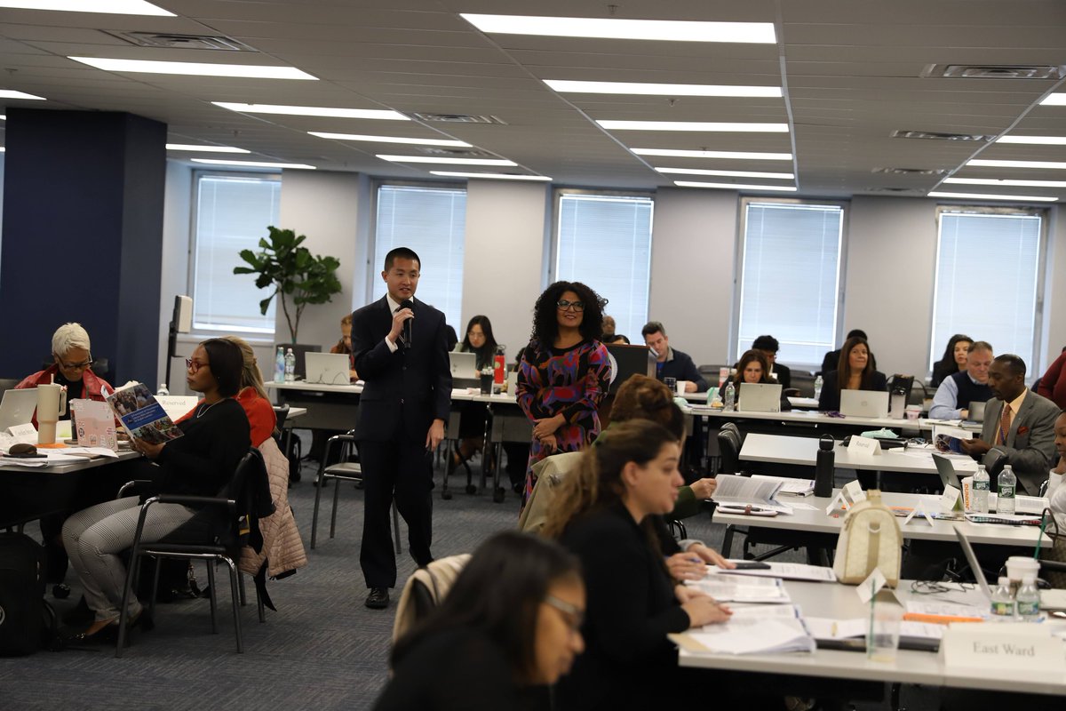 GreatCitySchls's tweet photo. David Lai and Farah Assiraj co-facilitated sessions on foundational skills and language using complex texts, engaging Newark principals and 600+ teachers to accelerate learning for ELs and all students. Learn about key foundational skills principles at https://t.co/sWIlNpfRQH. https://t.co/aA495HPTtA