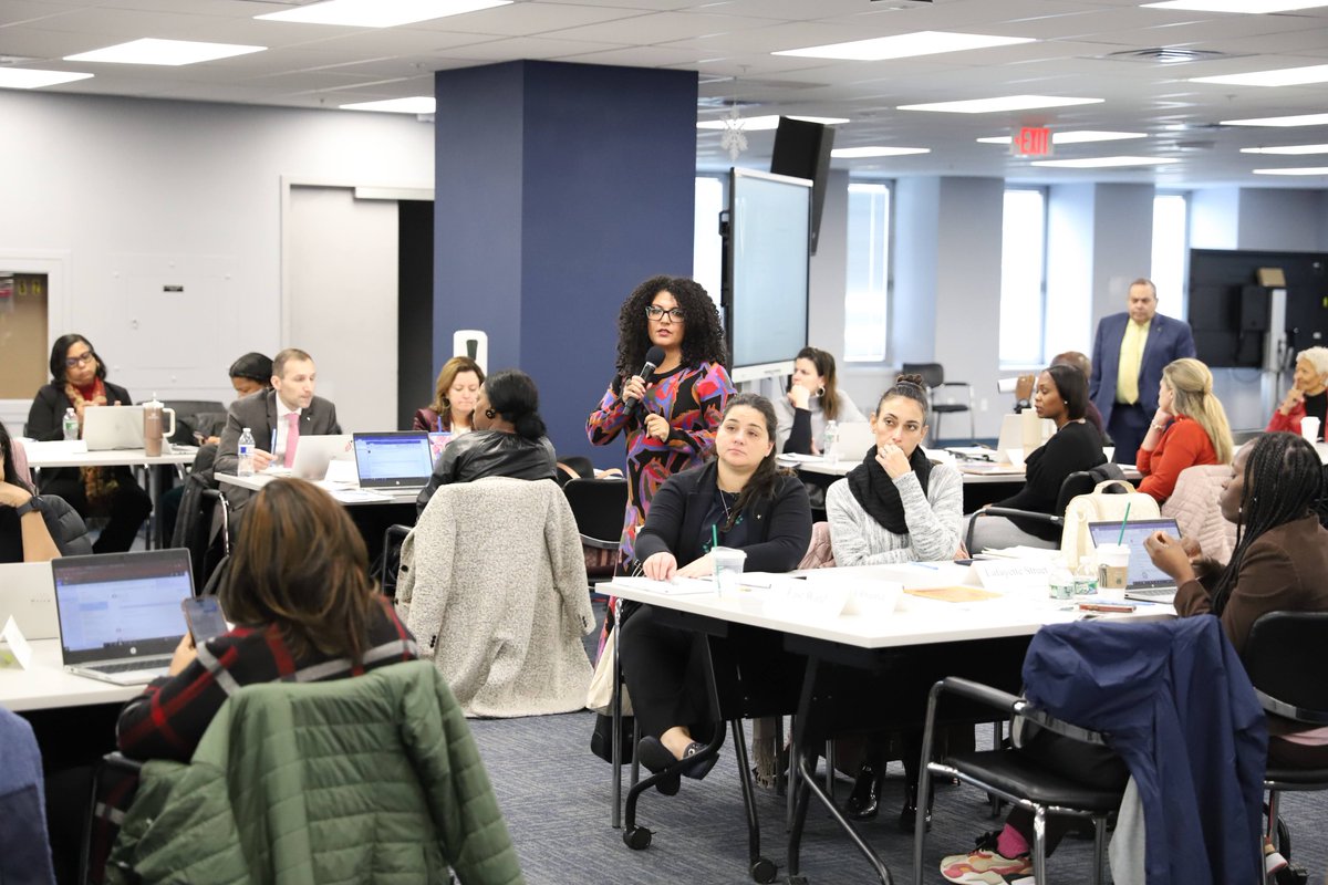 GreatCitySchls's tweet photo. David Lai and Farah Assiraj co-facilitated sessions on foundational skills and language using complex texts, engaging Newark principals and 600+ teachers to accelerate learning for ELs and all students. Learn about key foundational skills principles at https://t.co/sWIlNpfRQH. https://t.co/aA495HPTtA