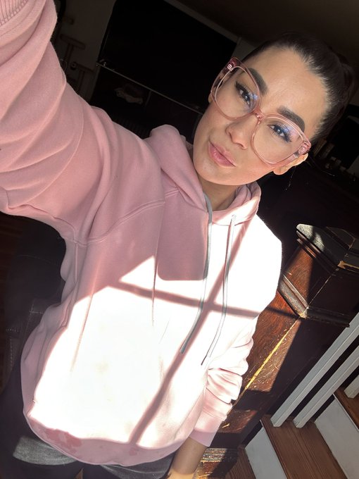 Face looking snatched today!! Insider info : she loves it when I wear pink. What&rsquo;s your favorite color