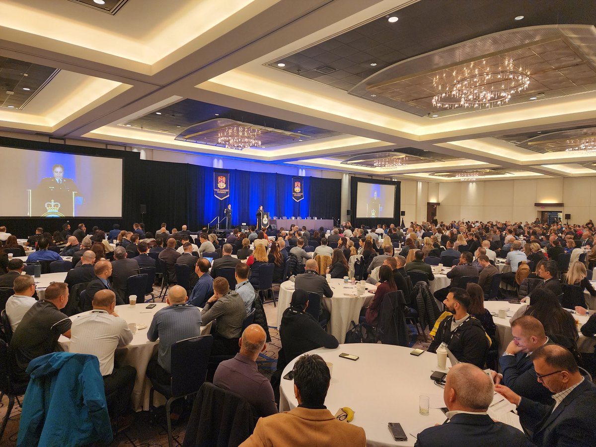 We are so honoured to kick off the largest Police leadership conference in Canada in partnership with the @CACP_ACCP. Over 650 leaders from across the country are in the room to learn and collaborate together! What an amazing 3 days it will be. #leadership #policing