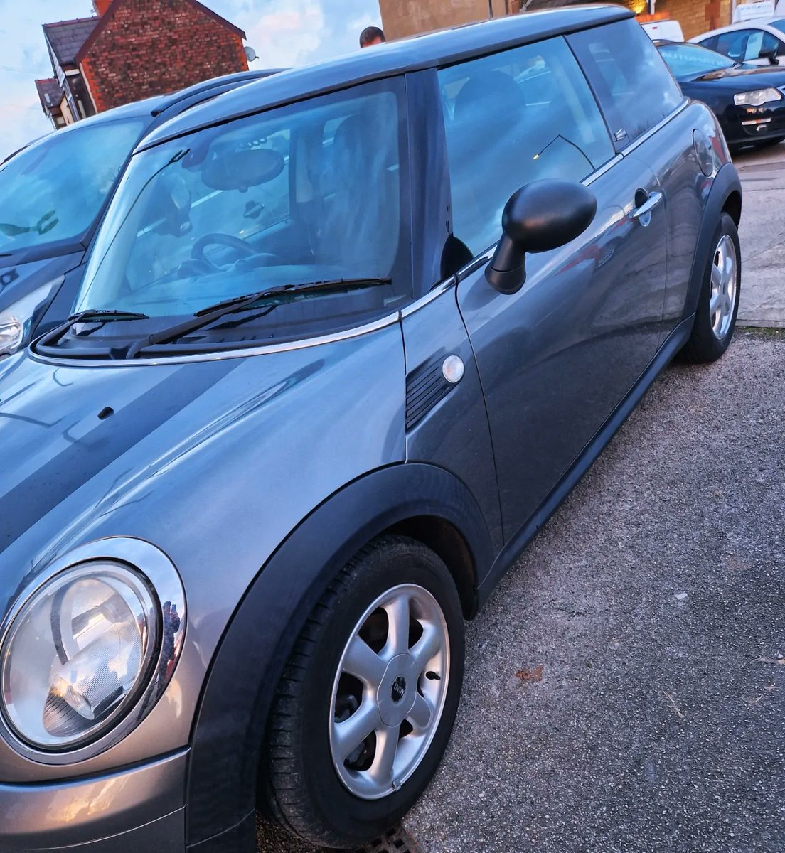 Kagsy25's tweet photo. New car day!
Been dreaming an dying to get a mini for ages, now I've finally managed to get one, very happy ππβ€οΈππβοΈ
#mymini
#loveamini https://t.co/mhkq130Loq