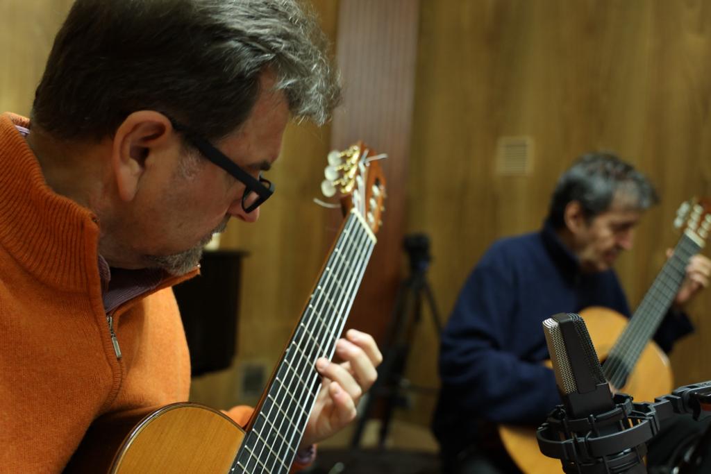 seniodiaz's tweet photo. Finito di registrare il CD con Salvatore Daniele Pidone con le trascrizioni e arrangiamenti per due Chitarre di Alirio Diaz Official📷!! WOW https://t.co/YTYa4vVnx0