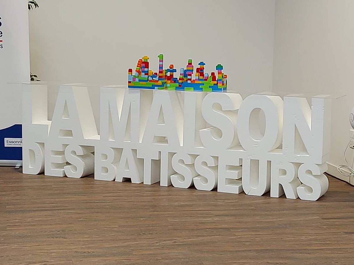 FRTPIDF's tweet image. 🤝Le Président @JRAMOS9191 présent aux vœux de la @FFBatiment Essonne, à l'invitation du Président Fabien DAURAT. Partage d'un moment convivial avec les forces vives du territoire essonnien aux côtés du @Prefet91 Bertrand GAUME et de François @durovray, Président du @CDEssonne.