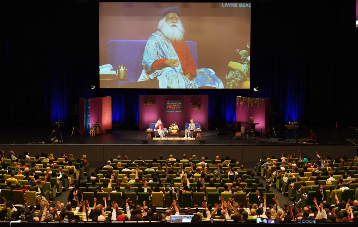 SadhguruJV's tweet photo. Dearest Layne, you are a wonderful spirit and you saw how Melbourne responded. Fantastic to be with you and to converse with you. The people of Melbourne have responded and imbibed the spirit of what we wanted to do yesterday. Best wishes and Blessings. -Sg
#SadhguruInAustralia @LayneCBeachley