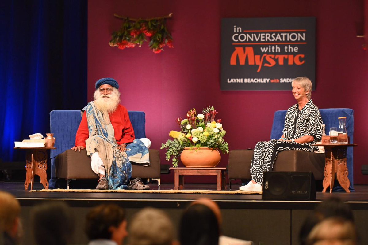 SadhguruJV's tweet photo. Dearest Layne, you are a wonderful spirit and you saw how Melbourne responded. Fantastic to be with you and to converse with you. The people of Melbourne have responded and imbibed the spirit of what we wanted to do yesterday. Best wishes and Blessings. -Sg
#SadhguruInAustralia @LayneCBeachley