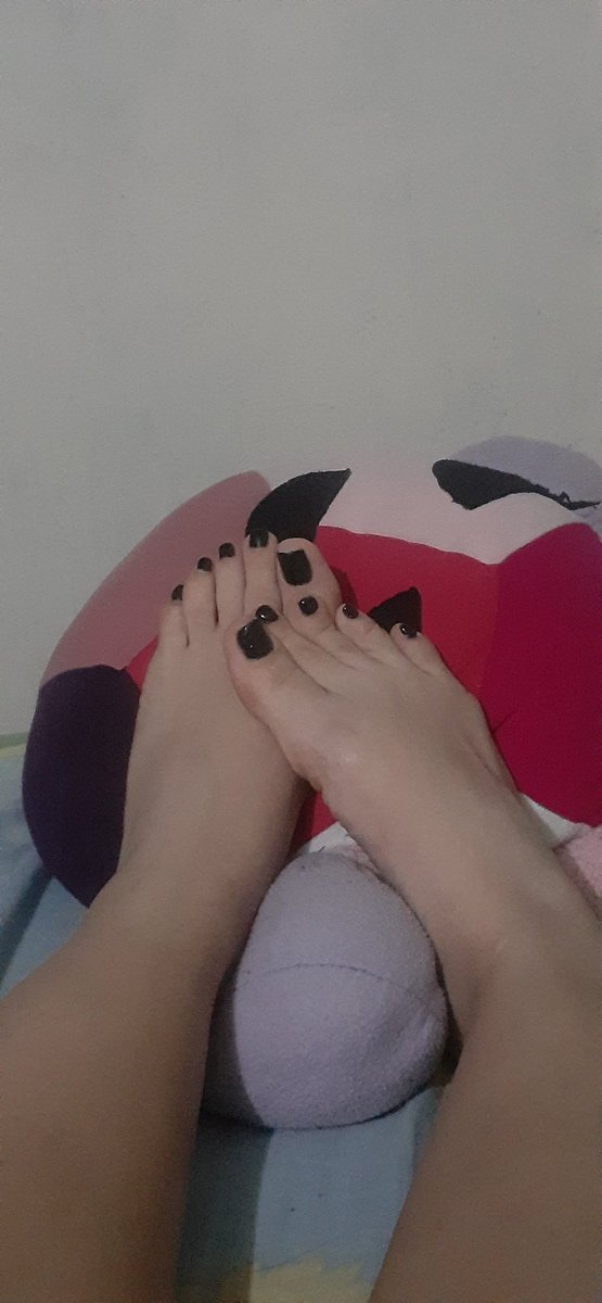 Olifanss's tweet photo. Bonito Lunes 

#Feet #nails #fetiche https://t.co/PiquNjNRCy