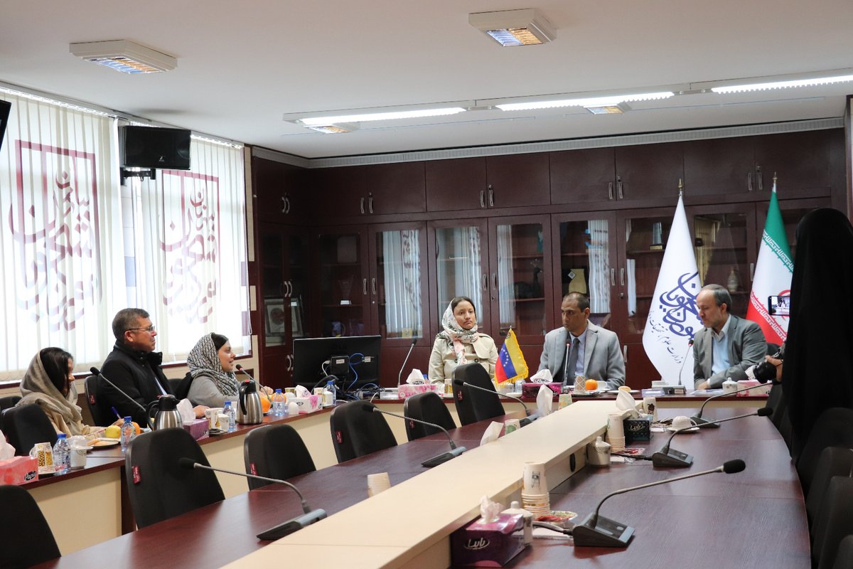 #22Ene | El Embajador José Silva junto al Viceministro para la Transformación Cualitativa de la Educación Universitaria Sr. Domingo Medina Gutiérrez y la Pdta. de Fundayacucho Iroschima Vásquez sostuvieron una reunión 
(1/2)