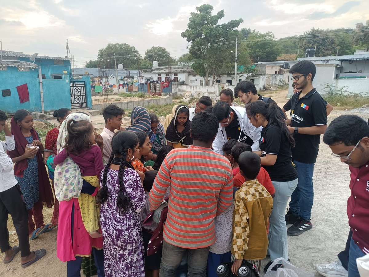Grateful and proud moment for BPHC as Enactus BITS Hyderabad receives a Certificate and Shield for their impactful participation in the Daan Utsav Donation Drive headed by @Bhumiorg with the support of  <a href="/UNICEF/">UNICEF</a> and <a href="/Yuwaah/">Wahyu kusumo ningrat</a>. Let's continue to inspire and uplift communities!