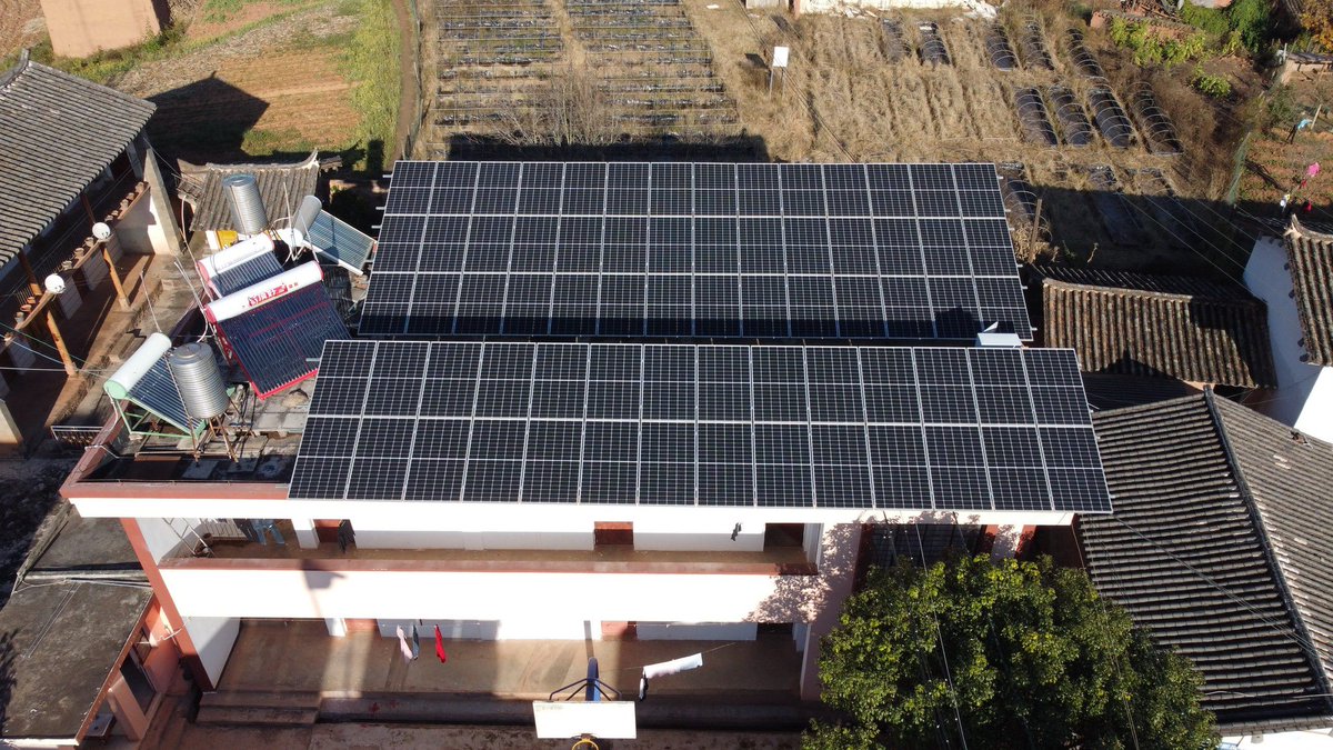 XXXI0908's tweet photo. 🇨🇳SUNFUTURE 550w mono solar panel, 
*Higher Durability 
*High Power Density 
*Half-cell Design 
*Advanced Glass 
25 Years Power Warranty
🤝Undertake residential, industrial, and commercial power solar projects.
💫Interested friends can send me a message. https://t.co/uE4iArybTe