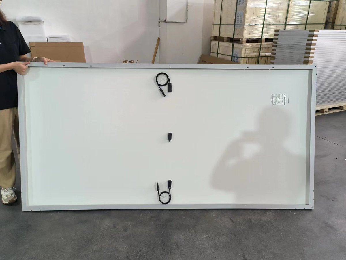 XXXI0908's tweet photo. 🇨🇳SUNFUTURE 550w mono solar panel, 
*Higher Durability 
*High Power Density 
*Half-cell Design 
*Advanced Glass 
25 Years Power Warranty
🤝Undertake residential, industrial, and commercial power solar projects.
💫Interested friends can send me a message. https://t.co/uE4iArybTe