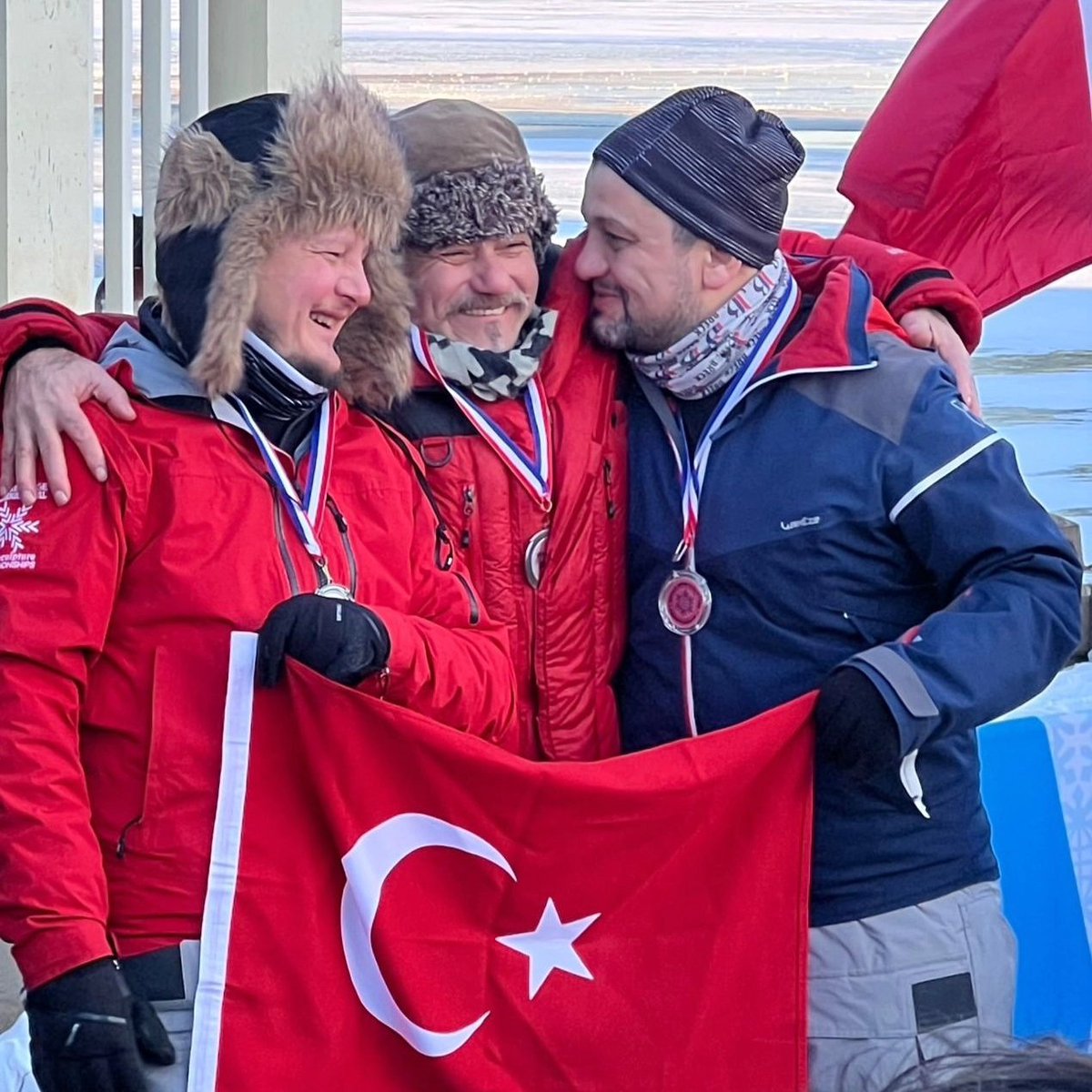 kou92official's tweet photo. Geçtiğimiz sene Minnesota Stillwater, Amerika’da düzenlenen “World Snow Sculpture Championships” organizasyonunda üçüncü olan Türk heykel takımı bu sene başarısına bir yenisini ekleyip ikinciliği elde etti. 👏
🌐 https://t.co/wFbOwpvBBM https://t.co/yfzwW2Fv6F