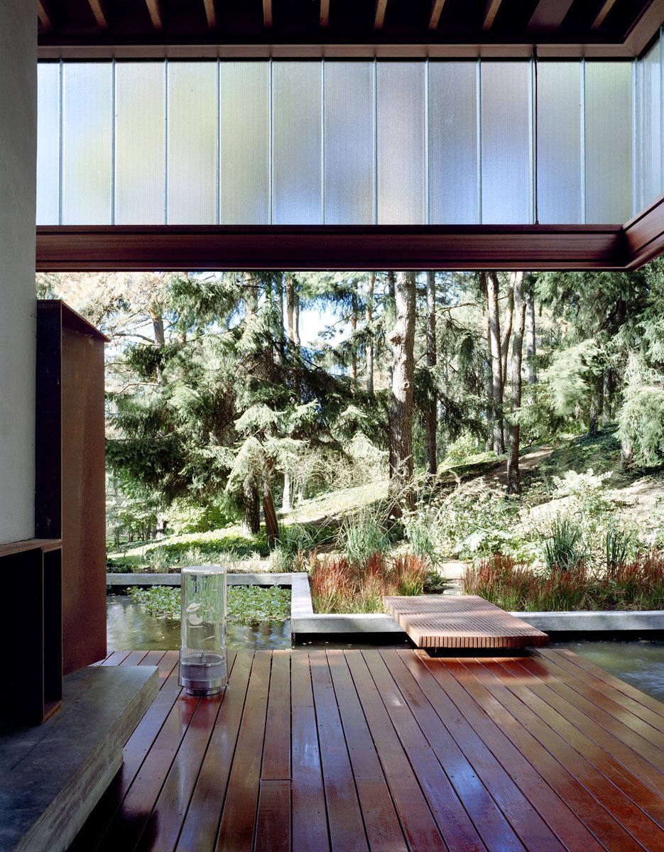Stll think I could live there...  I just need to figure out if all the books fit.

Ravine Guest House and Reflecting Pool. Toronto, ON, Canada. 2004. Architect: Shim-Sutcliffe Architects
