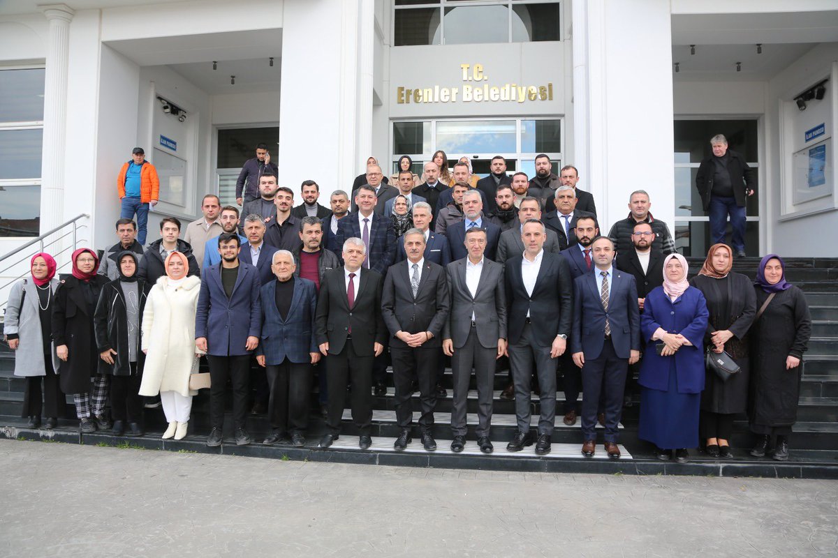 📍Erenler

İl Başkanımız Yunus Tever ve AK Parti Sakarya Büyükşehir Belediye Başkan Adayımız Sayın Yusuf Alemdar ile birlikte Erenler Belediye Başkanımız Rahmi Şengül ve belediye personelini ziyaret ederek çalışmalarında kolaylıklar diledik. 

#HazırızKararlıyız