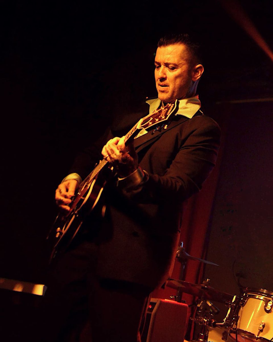 Al_Dual's tweet photo. Gracias Sevilla por la calurosa acogida del pasado sábado en la Sala X!!
Una noche espectacular!! 🔥🔥🔥
Hasta la próxima amig@s!!! 😎⚡
📸: Angela Oliva
@salaxsvq @GretschUSA @gretsch @MrPantherRec @Al_Dual
#AlDual #reeltourreel #reeltoreel #SalaXSevilla #salax #sevilla https://t.co/t6BqaYNjhi