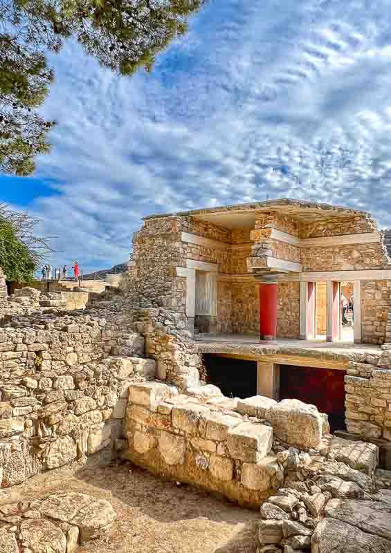 TheTravelBunny's tweet photo. Spend an unforgettable break in Heraklion, Crete delving into the island's culture, cuisine and natural beauty and already I'm aching to go back to this captivating Greek island.
Read more 👉 https://t.co/Ayy2V9fqao
#incredibleCrete #Crete #jet2pics https://t.co/D7O6olQWj9