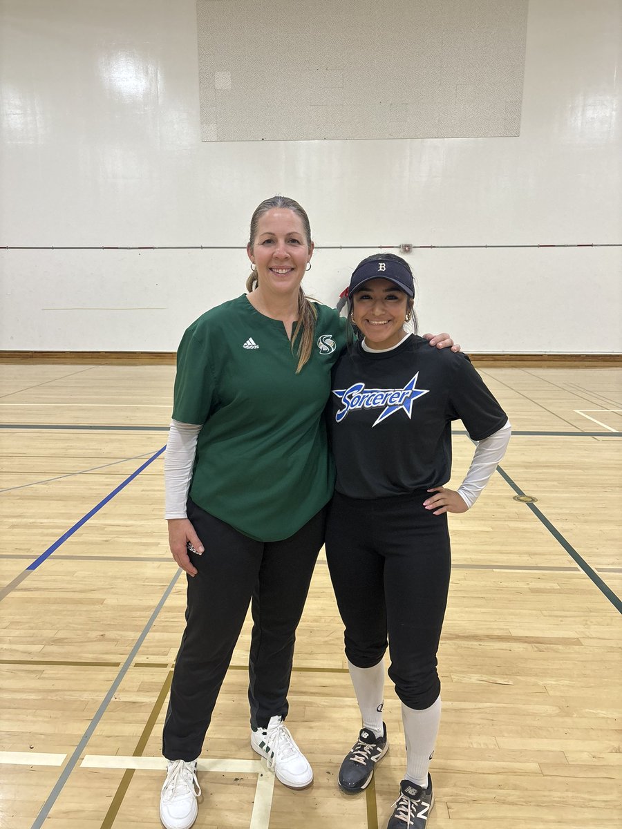 juliannam2024's tweet photo. Thank you @SacStSoftball for another fun and energetic camp! Hope I get to be back! https://t.co/iQwDvuTGV6