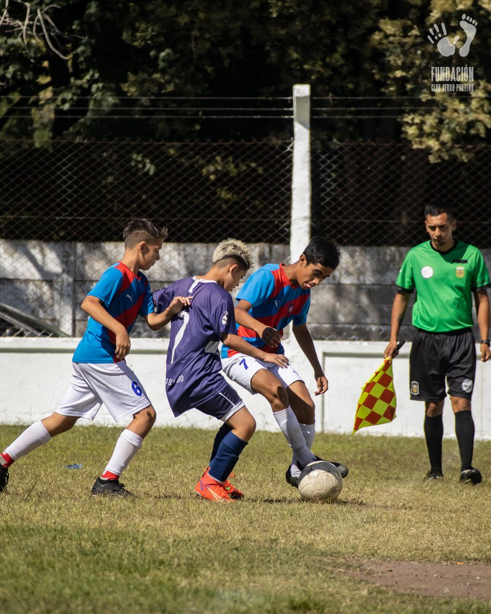 FCCPoficial's tweet photo. #TorneoCuidadMarDelPlata🏆🇦🇷 | Categoría 2012

📸 Postales del triunfo de Cerro Porteño 🆚️ El Potrero, partido correspondiente por el 3er. puesto del Torneo de Fútbol Infantil Ciudad Mar del Plata

#FundaciónCCP🔵🔴 https://t.co/qhkJsTTaTe