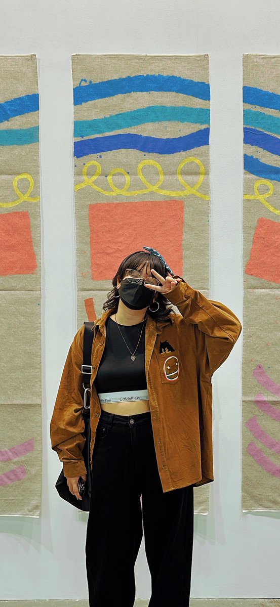 Esu_N_'s tweet photo. 🐶Yeontan Peek-A-Boo Shirt🐶

🐕 Superstar Doggo in your pocket
🧥 Cosy oversized fit
🎨 Tae's Artsy Prints

Preorder 🗓️
24/01/24 ~ 17/02/24

🇸🇬 https://t.co/PnkqTNxyt4
🌏 https://t.co/Shw8CUMFcc https://t.co/8BNY6DRM74