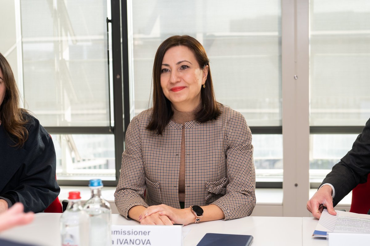 Ili_Ivanova's tweet photo. 🇪🇺🤝🇧🇪 Échanges fructueux sur les sujets prioritaires pour la présidence belge avec Willy Borsus, VP de la Wallonie et ministre en charge de la R&amp;I:
✅valorisation des connaissances
✅évaluation d'Horizon 2020
✅sécurité de la recherche

Hâte de collaborer avec @EU2024BE ! https://t.co/wAtGEb2oTa