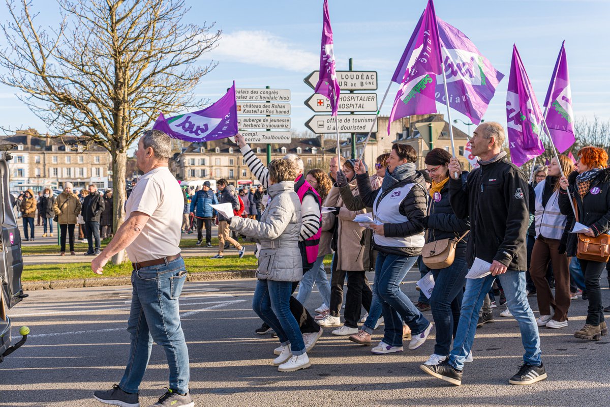 SimonUzenat's tweet photo. A l'appel du #CollectifdeDéfense #CHCB, j'étais samedi à #Pontivy aux côtés des élus, personnels, syndicats, citoyens : l'Etat doit mobiliser des moyens financiers et humains à la hauteur des besoins de santé des habitants du Centre-Bretagne #HôpitalPublic
https://t.co/BFpYearkxu https://t.co/WScApN1lTQ
