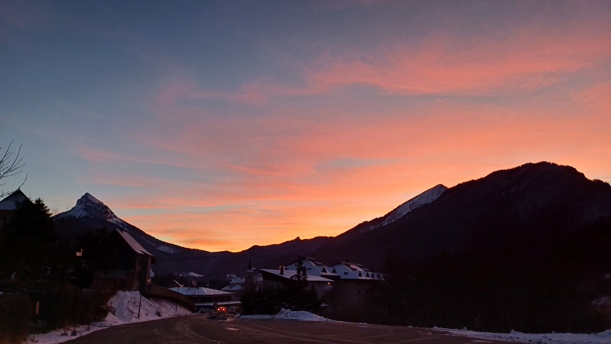 Allez ciao twitwi, c'était sympa par ici, rencontré de chouettes personnes, appris pas mal de trucs, mais depuis des mois c'est nauséabond.

Trop pour moi.

On se retrouve ailleurs: cyouss bsky social.

Sans rancune, un beau ciel: