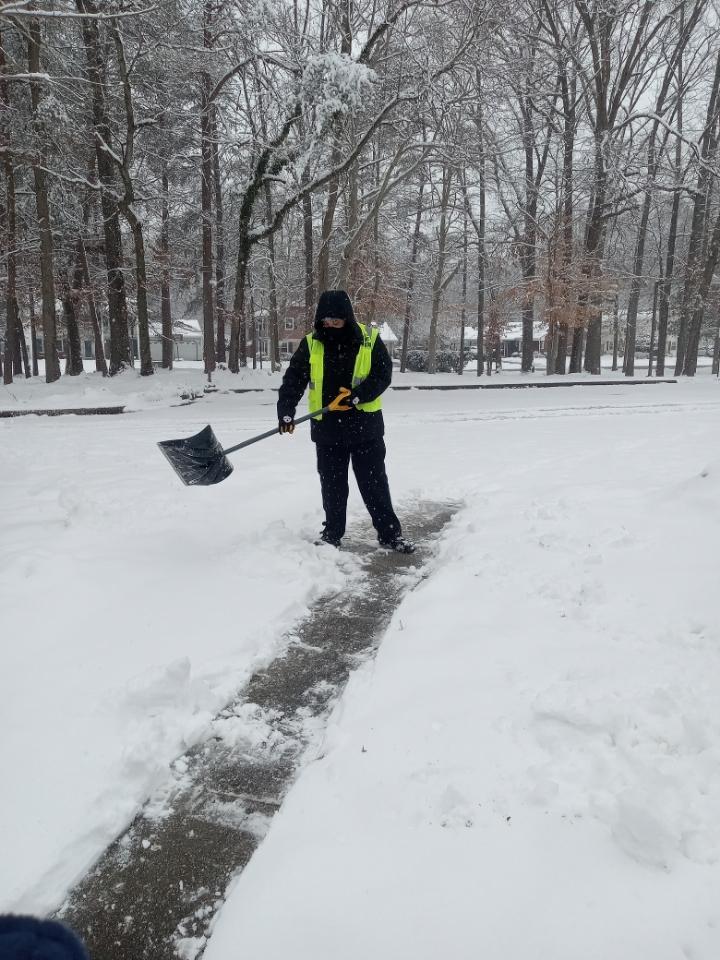 CroftonWoodsES's tweet image. CWES has an amazing custodial staff that made sure our building was ready for us after the snow.  Thank you for all that you do no matter what the weather is!  #aacps #AACPSAwesome