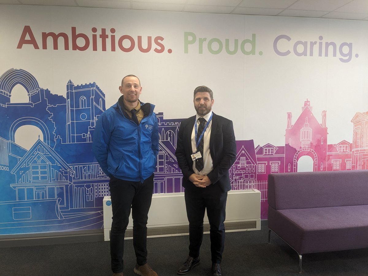 TomBellwoodCLT's tweet photo. Caught up with @richgummery for our final #BehaviourHubs session @BurtonBorough
Great to work with @trust_learning @charlton_school system leadership is powerful and improving behaviour, improves schools
Pleasure to work with and look forward to continuing beyond the program https://t.co/ak2085wbm8
