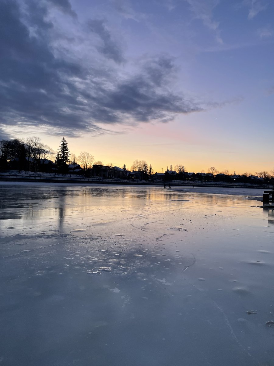 Early morning on the ice! 🥰 Who else missed this feeling?

Get out while you can. Conditions are variable.

Find access points and conditions by section here: ncc-ccn.gc.ca/places/skatewa… | #RideauCanal #Ottawa