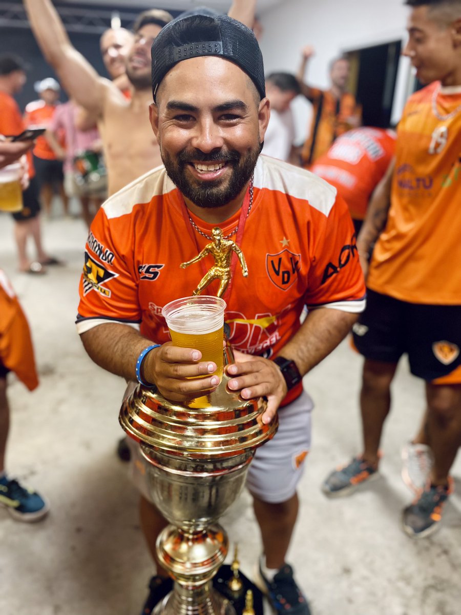 moralesgonPF's tweet photo. ¡C A M P E O N E S!  

🧡🍊🥇 https://t.co/aOOTZlpDKn