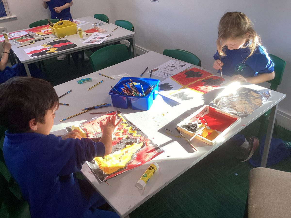 RPPS_LowerS's tweet photo. #RPPSyear2 spent their #History lesson designing and making their own #Roman shields (or scutum)… next to learn some formations! https://t.co/sqGGnOaCen