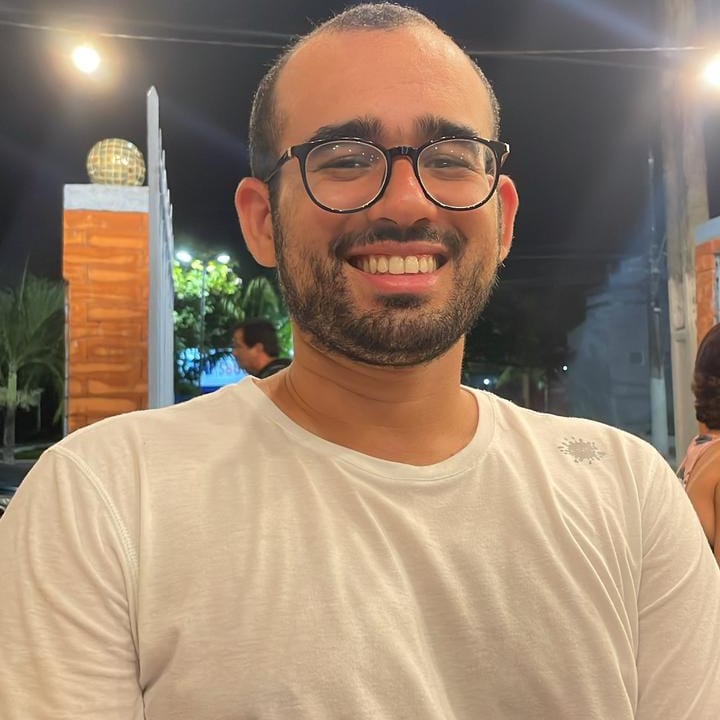 voliveira_95's tweet photo. me apresentando aqui! #escritoresdotwitter 

Me chamo Vinícius e sou jornalista, professor e escritor. Escrevi os contos "A Outra Ana", de suspense psicológico, e "Motorista Noturno da Rua da Frente", de fantasia urbana. Ambos estão disponíveis para Kindle e Kindle Unlimited! https://t.co/PSdmvvANF4